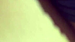 Le gusta follar con otro mientras habla por teléfono con el novio? Cum on her ass doggystyle pov