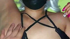 Mi hermosa amiga otaku me folla salvajemente en la cama despues de la convencion