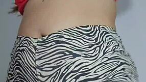 watch her finger pussy and twerk ass on video call