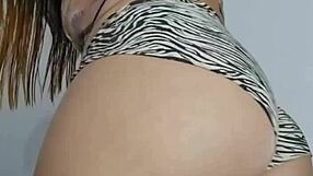 watch her finger pussy and twerk ass on video call