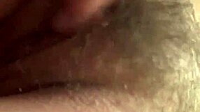 omg! petite girlfriend fingers hairy pussy for cash now!!