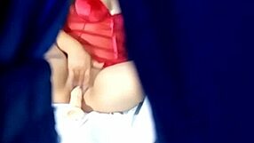 mi vecina culona juega con su coño en video casero y casi me pilla... aguanté para no partirle la concha