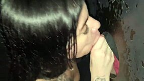 ei, nem sempre dá pau bom no gloryhole... corno filmou eu chupando esse pauzinho fino pov