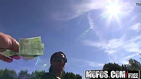 Gym pickup babe Isabella Christyn blows in public POV