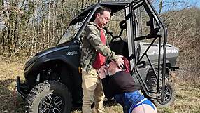 on sort le buggy en mars, et ma milf curvy se fait defoncer le cul dehors par un jeune