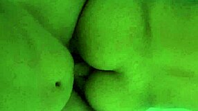 Meu cuzinho apertado aguenta essa pica brasileira grossa sem rasgar de jeito nenhum