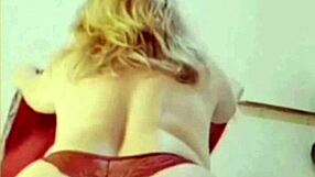 i'm this mature woman with huge tits n big pussy lips feelin so sexy in lingerie