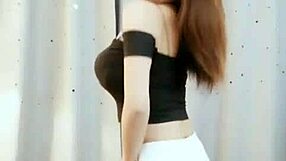 女主播熱舞露出駱駝趾誘惑粉絲