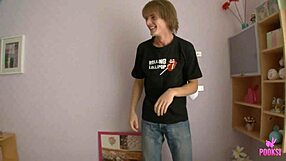 zoe d laps theo y's warm jizz off yara c's back