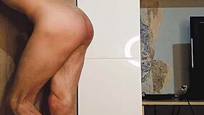 i luv watchin this huge dick bodybuilder guy moan n explode cum solo