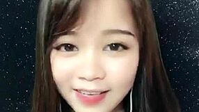 Korean uplive cam girl viet hong shows her sexy body live