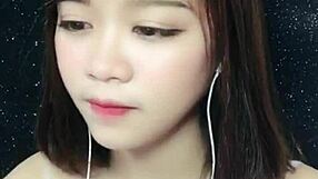 Korean uplive cam girl viet hong shows her sexy body live