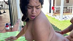 tengo sexo lesbico caliente con mi hermanastra en lencería y medias