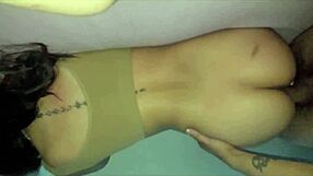 oye mira como grabo a esta culona latina musculosa sin que se de cuenta despues de la fiesta