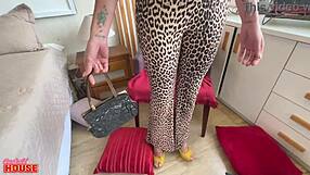 Dona de Casa Safada Betrays Cuckold Husband During Work