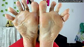 i stretch my bare feet and legs wide just for your eyes colombiana