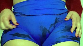 Stepmom Soraya's Huge Juicy Ass Shakes Before Bed Time!