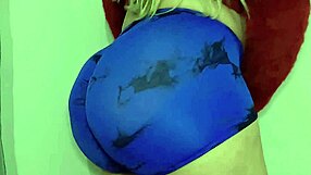 Stepmom Soraya's Huge Juicy Ass Shakes Before Bed Time!