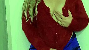 Stepmom Soraya's Huge Juicy Ass Shakes Before Bed Time!