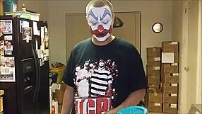 Clown fetish flip flop pizza bagel bites in kitchen masturbation show