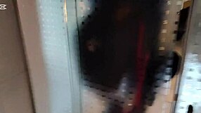 Meu Marido Cornudo Me Dá Garoto de Programa de Natal Para Foder - E Ele Come a Porra Toda!