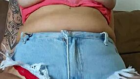 wanna rub my bare feet on your cock til you explode!!!