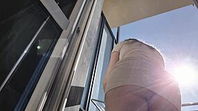 gostosa showing off bare pussy ass on the balcony for all?