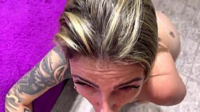 Ele meteu o pau tão fundo no meu cu que meus olhos ficaram vermelhos de tesão... Meu cu molhado sem camisinha delícia de foda gostosa!