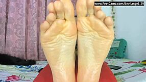 Colombiana latina boldly teases feet toes barefoot for jerk off