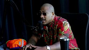 Lucky lesbian lovers Angelina Castro and Cristi Ann tongue fuck to squirting orgasms 😍💦