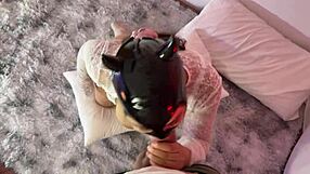 mi padrastro tiene la verga MUY GRANDE no puedo meterla toda