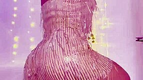 Your favorite Brazilian putinha oils up and talks dirty solo