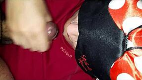 ever seen tons of sperm flooding mouths and pussies?