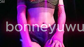 bonneyuwu shakes her petite argentinian teen body in hot twerk dance