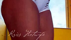 i-i showed my gym friend these new short shorts... big cameltoe showin