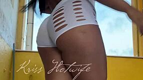 i-i showed my gym friend these new short shorts... big cameltoe showin