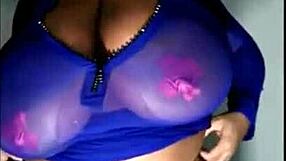ebony webcam girl shakes massive tits