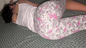 ME COGIENDO A MI CALIENTE HERMANASTRA EN LEGGINGS MIENTRAS HACE FITNESS CON SU HUGE LATINA ASS!