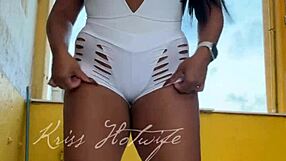 i-i showed my gym friend these new short shorts... big cameltoe showin