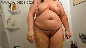 Amateur bbw mature sandra showers wet pussy on hidden cam.