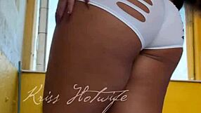 i-i showed my gym friend these new short shorts... big cameltoe showin