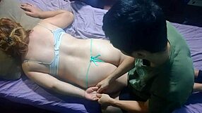 ¿Quieres ver como le hago masaje con aceite a esta pareja en tanga?