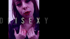 putinha fingers her tight pussy and ass on video call