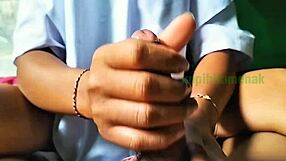Indo siswi sma cutie learns blowjob close-up from friend outdoor public handjob cumshot homemade 😏🍆💦