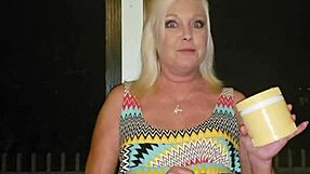 whoa, ms paris rose pisses in cinema flashing shaved pussy 😍💦