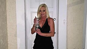 whoa, ms paris rose pisses in cinema flashing shaved pussy 😍💦