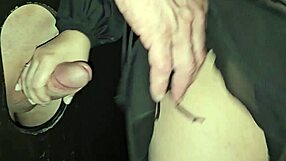 me diverti na cabine glory hole com gozadas everywhere