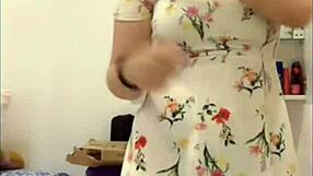 secret upskirt peek at 23yo spanish girl's skirt descuido