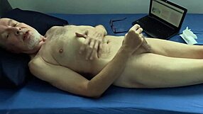 wanna watch this mature solo wank in her bedroom?