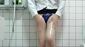 ting xuan shemale office lady bares legs in shower show